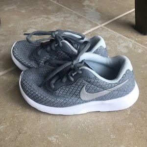 Nike sneaker preschool sz 11